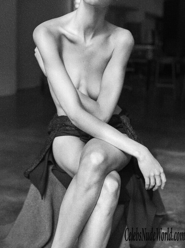 Vanessa Axente's Tasteful Boob Flashing Photoshoot 180670