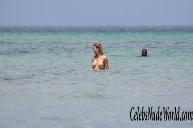 Victoria Bonya Is Completely Naked On A Beach 181777