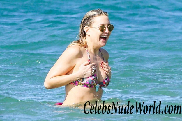 Kate Hudson Looking Hot In A Bikini In Hawaii 18205