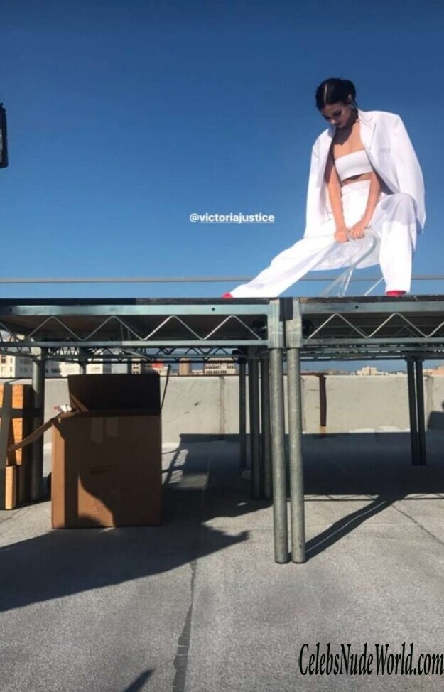 Victoria Justice Walks The Walk 182737