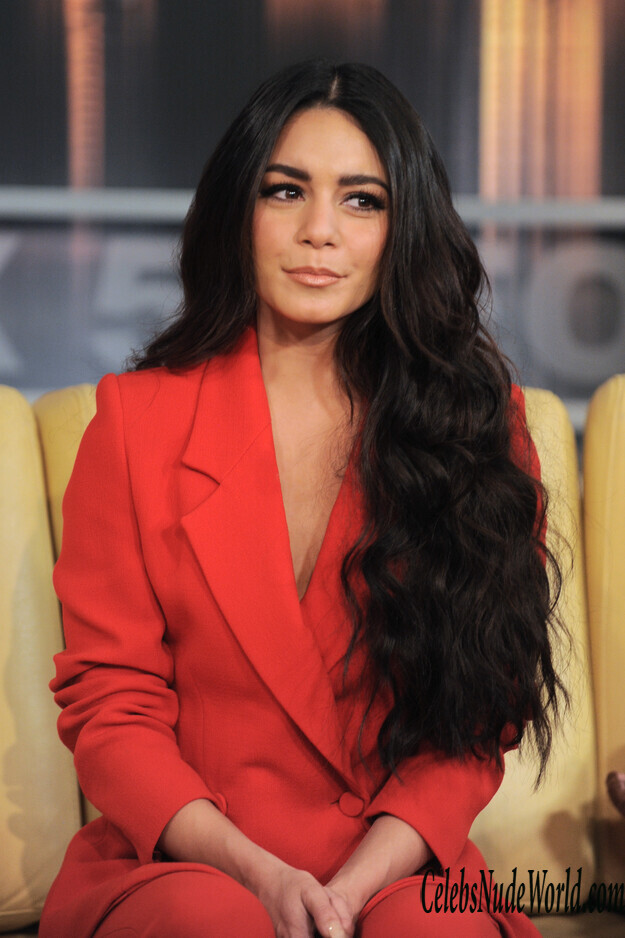 Vanessa Hudgens Cleavage Pictures 183492
