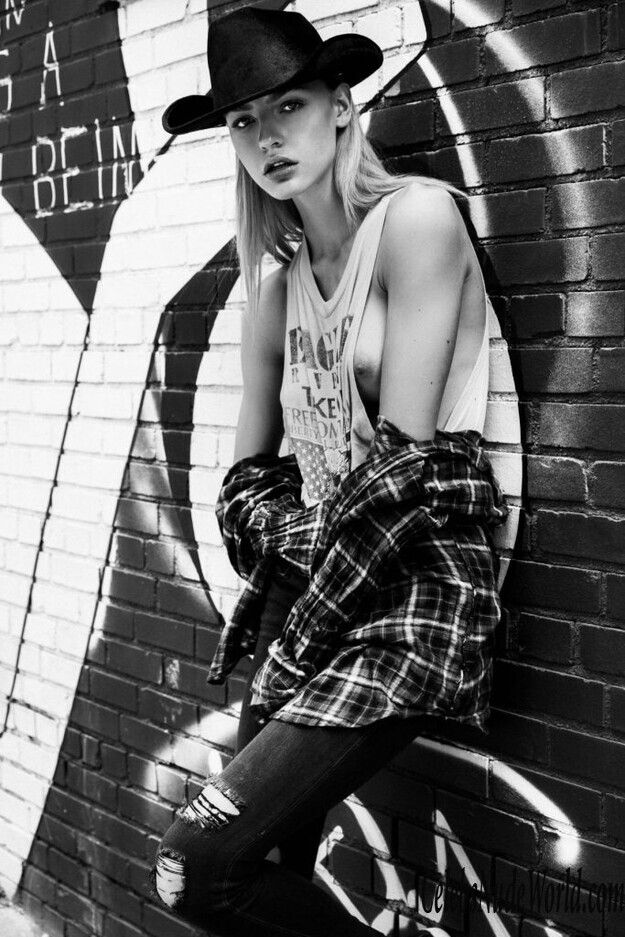 Tessa Greiner Topless 183762