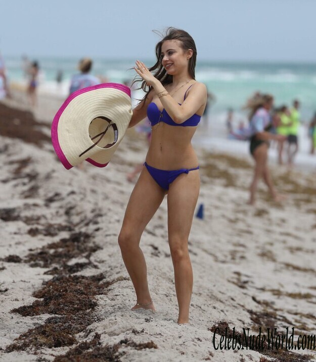 Xenia Tchoumitcheva Looks Tasty In Blue Bikini 184339