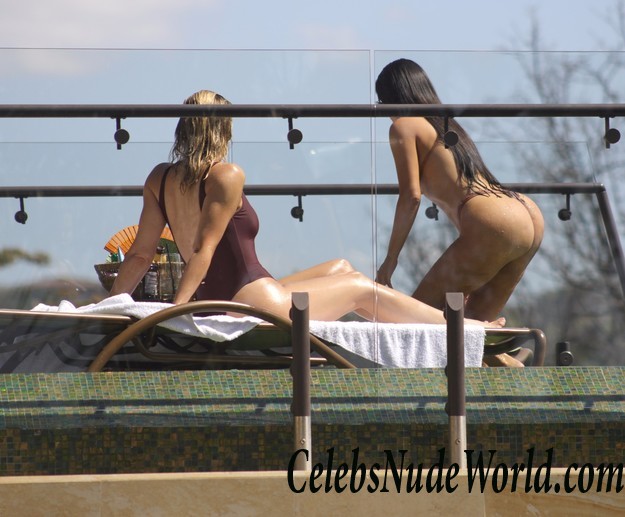 Kim Kardashian Big Ass In Bikini In Costa Rica 18483