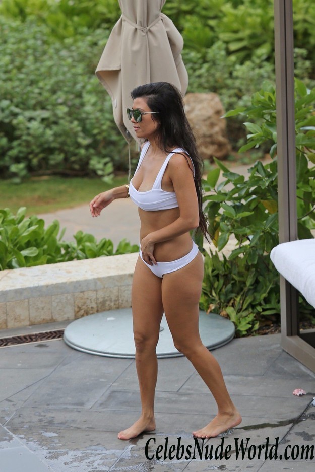 Kourtney Kardashian In A Thong Bikini In Hawaii 18502