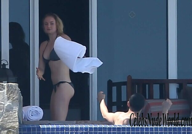 Sophie Turner Flips You Off For Being A Creep 185023