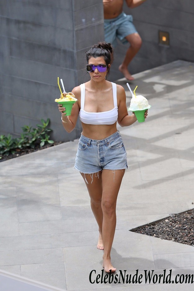 Kourtney Kardashian In A Thong Bikini In Hawaii 18503