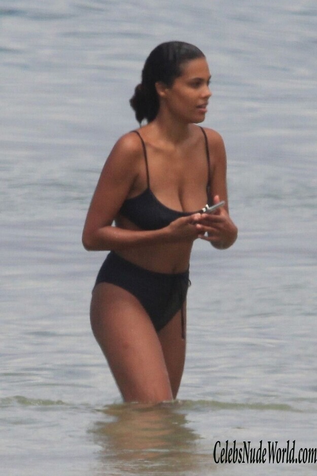 Tina Kunakey Bikini 185278