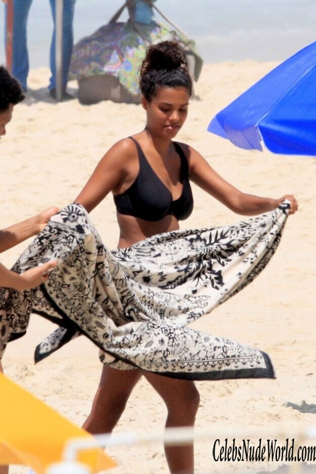 Tina Kunakey Bikini 185279