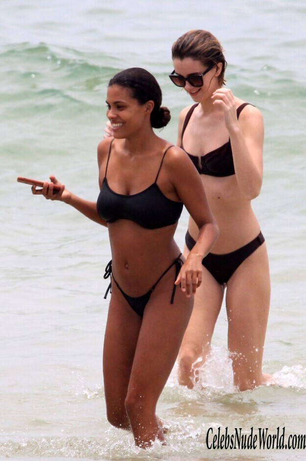 Tina Kunakey Bikini 185280