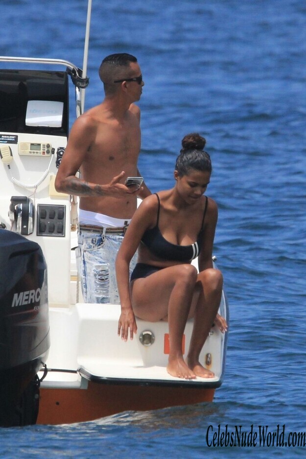 Tina Kunakey Bikini 185281