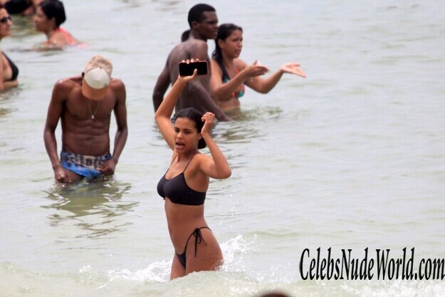 Tina Kunakey Bikini 185283