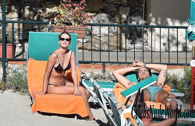 Yasmin Brunet Bikini 186135