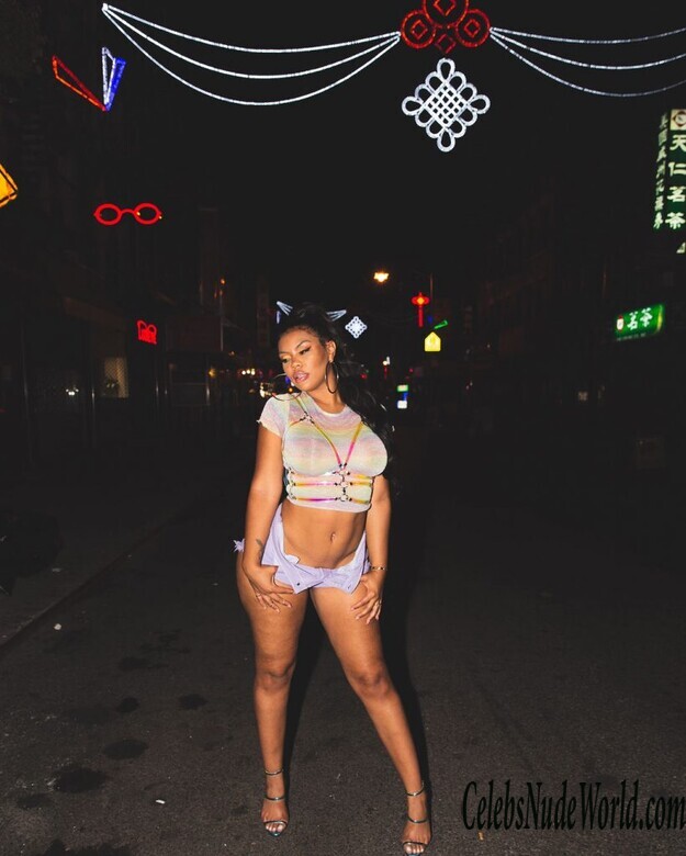 Taylor Hing Nude 186875