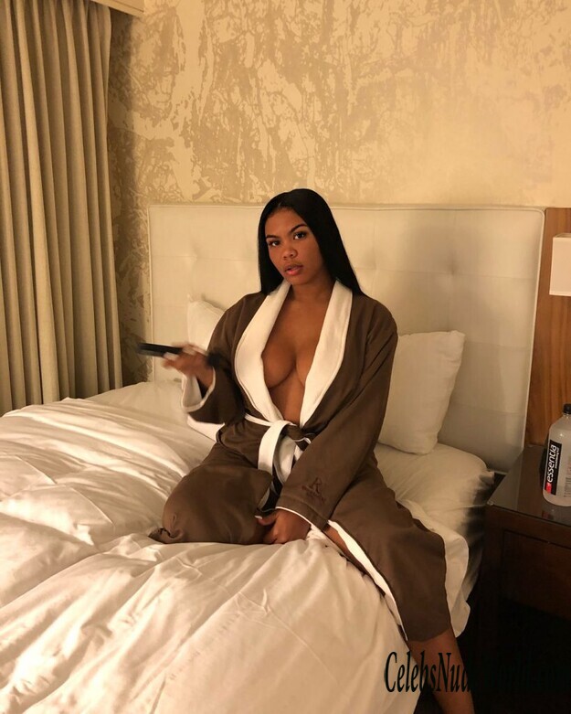 Taylor Hing Nude 186892