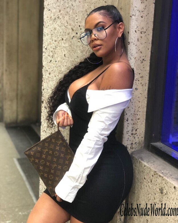 Taylor Hing Nude 186900