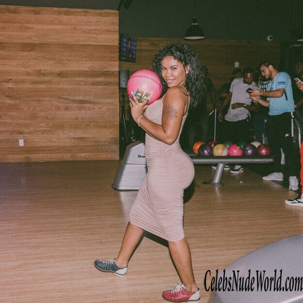 Taylor Hing Nude 186914