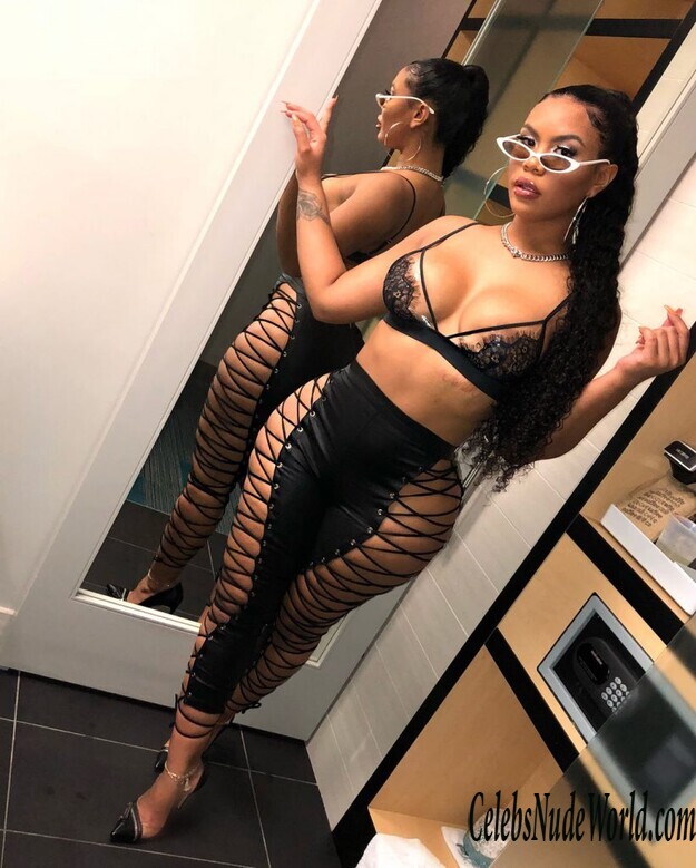 Taylor Hing Nude 186923