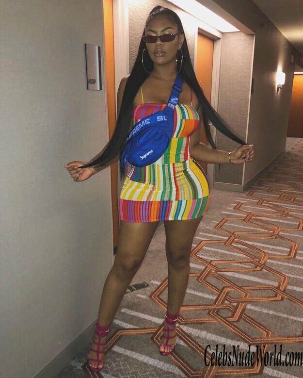 Taylor Hing Nude 186947