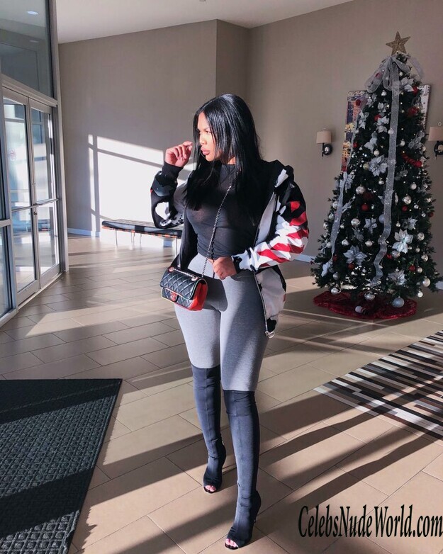 Taylor Hing Nude 186954