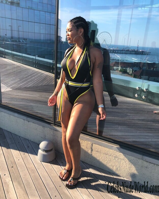 Taylor Hing Nude 186971