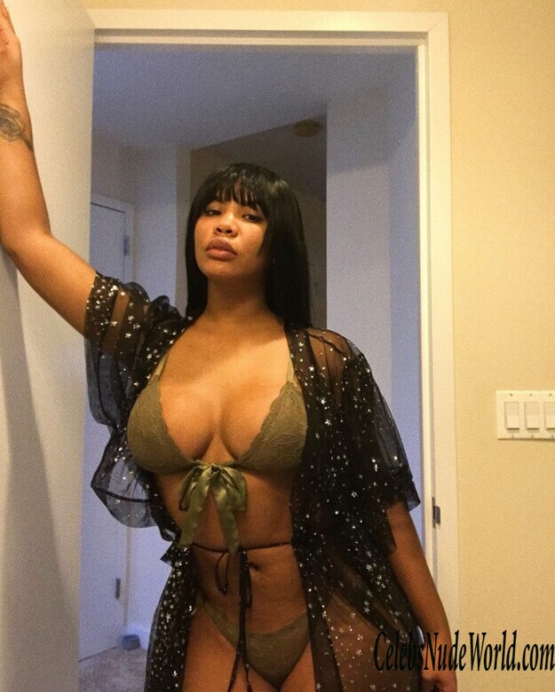 Taylor Hing Nude 186973