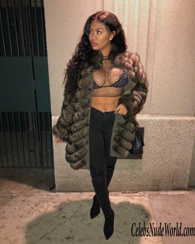 Taylor Hing Nude 186976