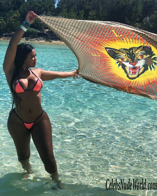 Taylor Hing Nude 186983