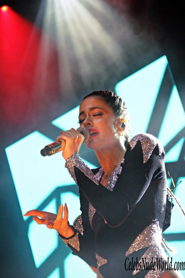 Tini Stoessel Hot 187225