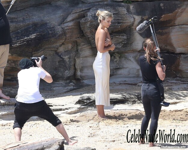 Natasha Oakley Nude 188340