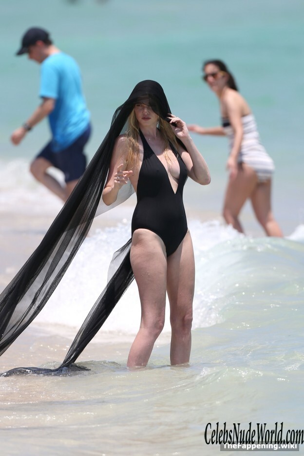 Lara Stone Nude 188570