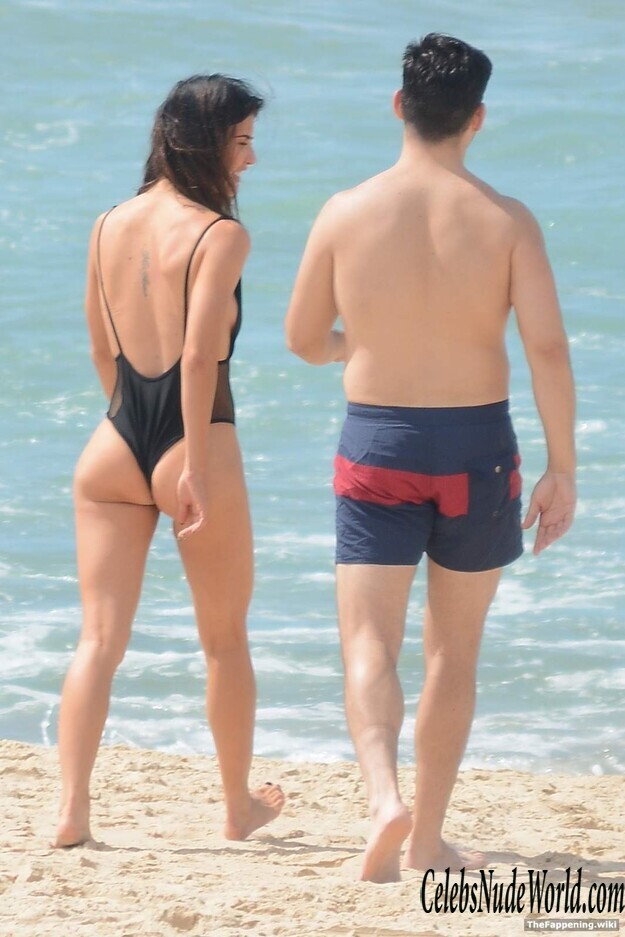 Jacqueline MacInnes Nude 189358