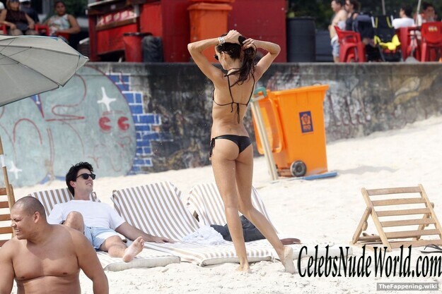 Izabel Goulart Nude 190406