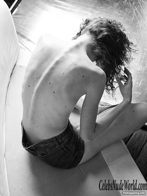 Laurine Matt Nude 191445