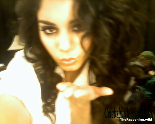 Vanessa Hudgens Nude 191779
