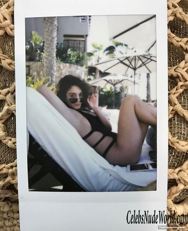 Vanessa Hudgens Nude 191803