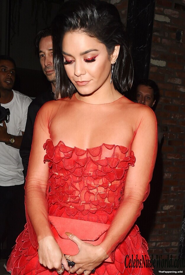 Vanessa Hudgens Nude 191813