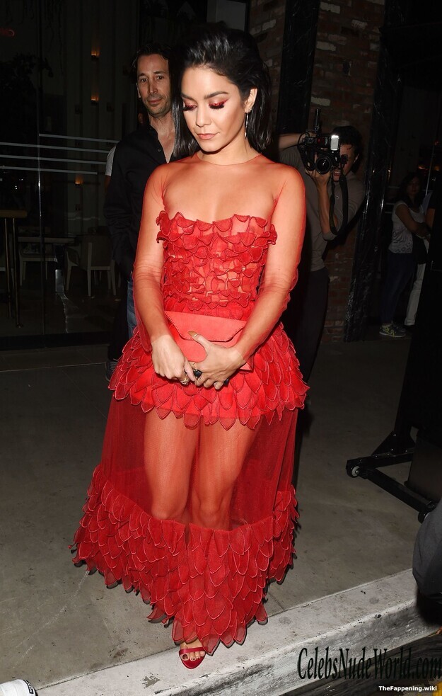 Vanessa Hudgens Nude 191815