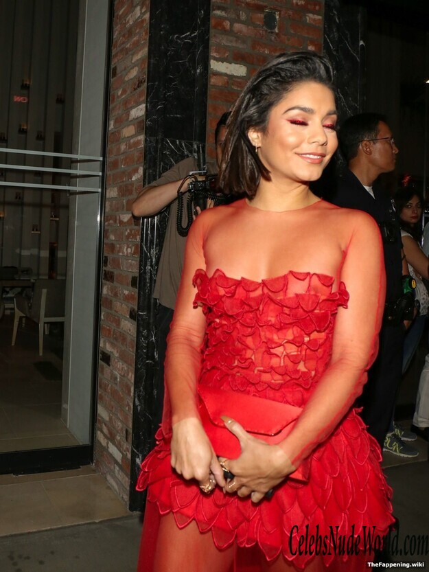 Vanessa Hudgens Nude 191817