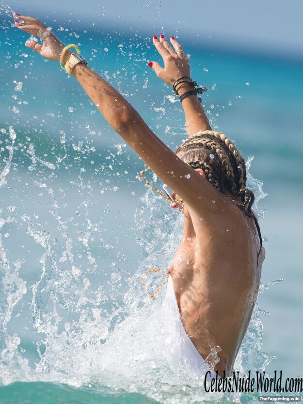 Lady Victoria Hervey Nude 192601