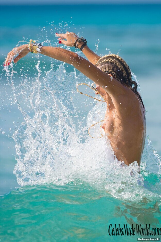 Lady Victoria Hervey Nude 192602