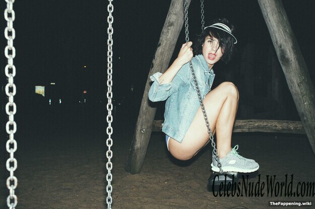 Franzi Skamet Nude 193448