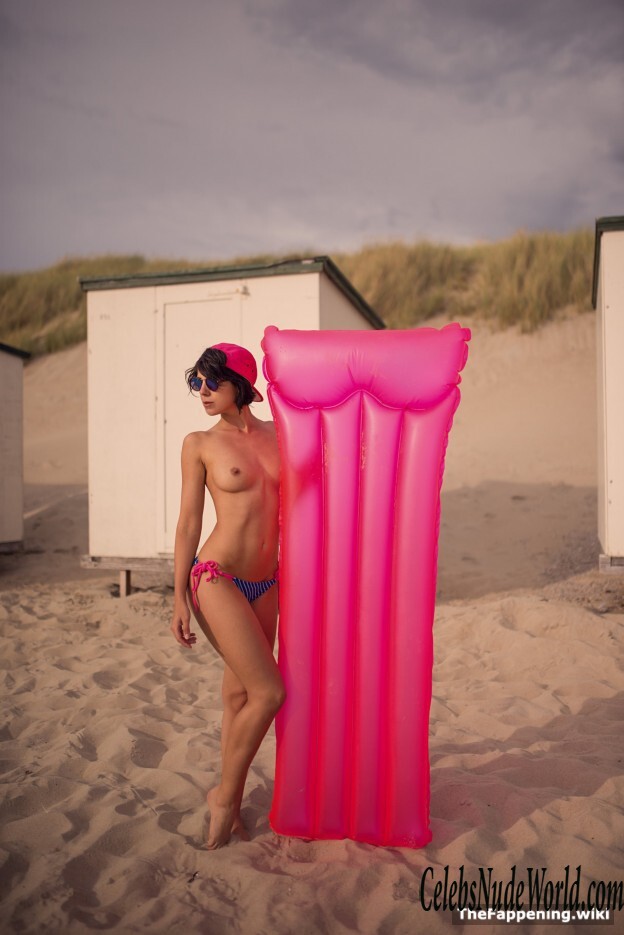 Franzi Skamet Nude 193463