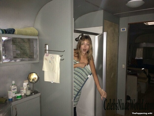 Lili Simmons Nude 193568