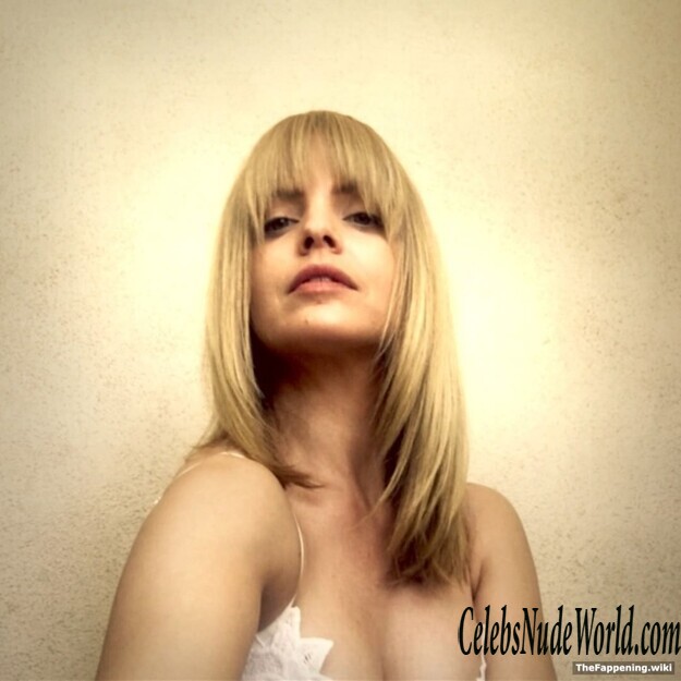 Mena Suvari Nude 194063