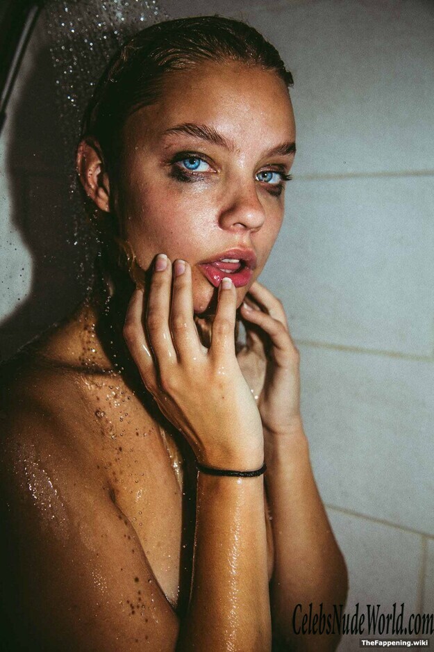 Holly Horne  nackt
