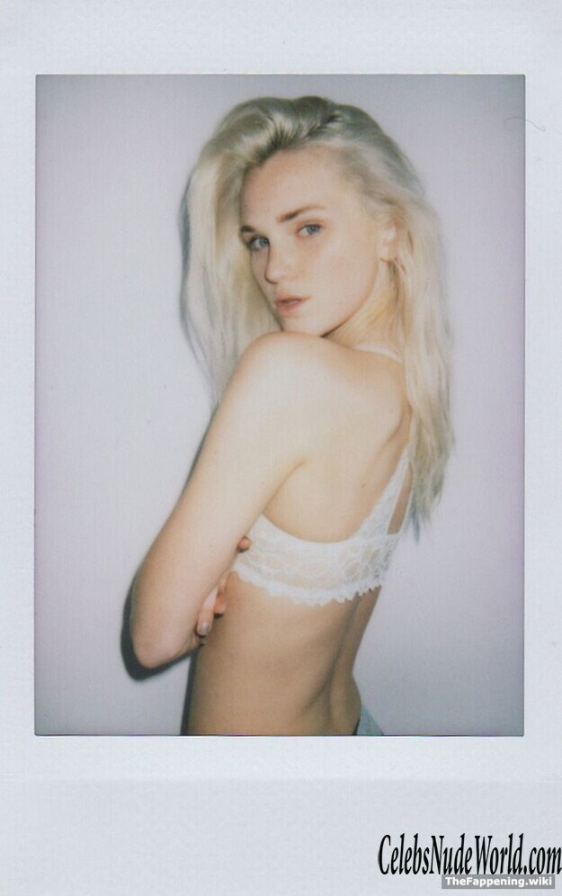 Alexa Reynen Nude 194945