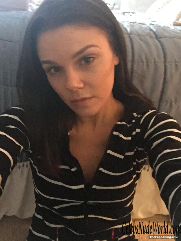 Faye Brookes Nude 195827