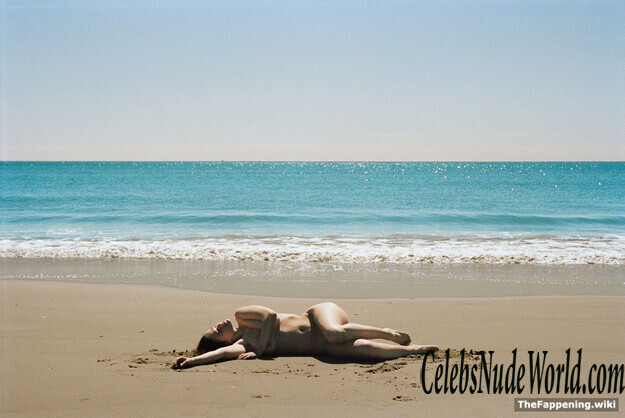 Myla Dalbesio Nude 196059