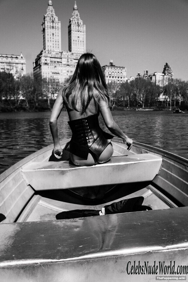 Autumn Holley Nude 197132